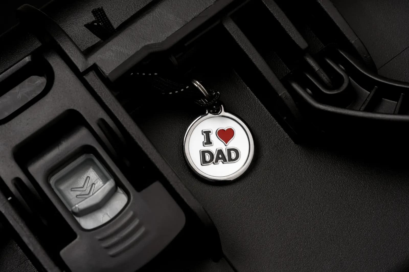 Red Dingo I Love Dad tag clipped to gear as a keyring tag
